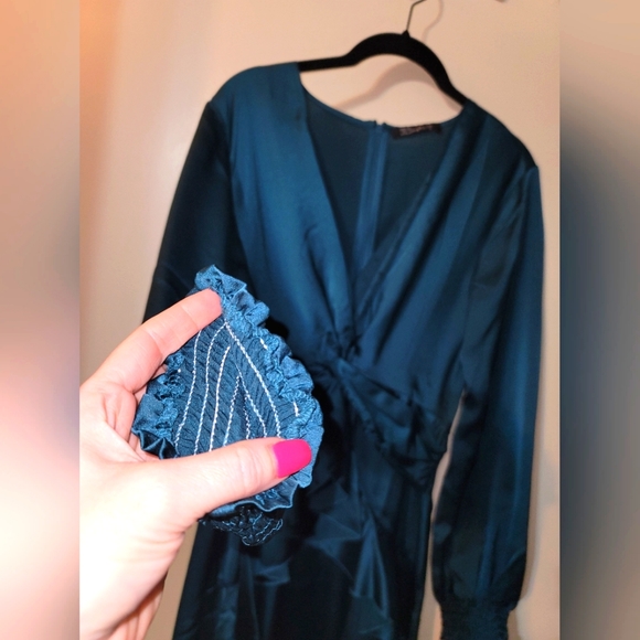 Simplee Long Sleeve Dress - Picture 7 of 11